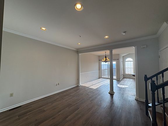 3rd image of 17 Lincoln Dr