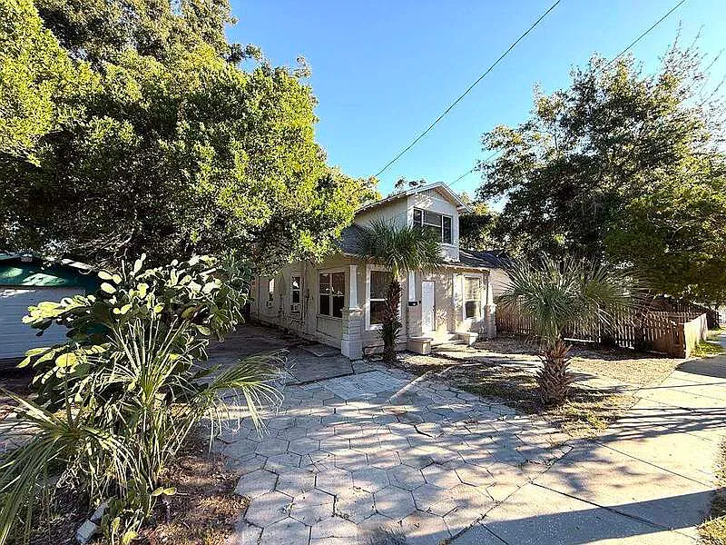 4 bed, 2.0 bath, 1872 sqft, $2,595 — Photo 4