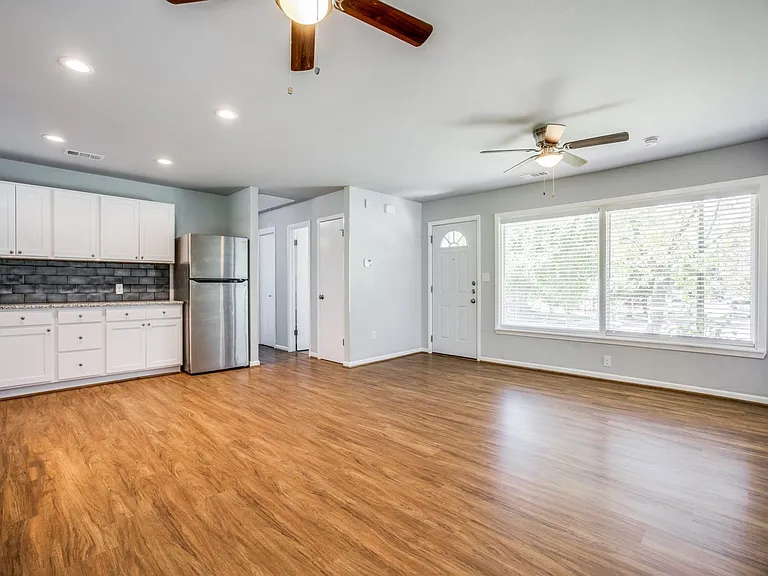10562 Andover Dr — Photo 4