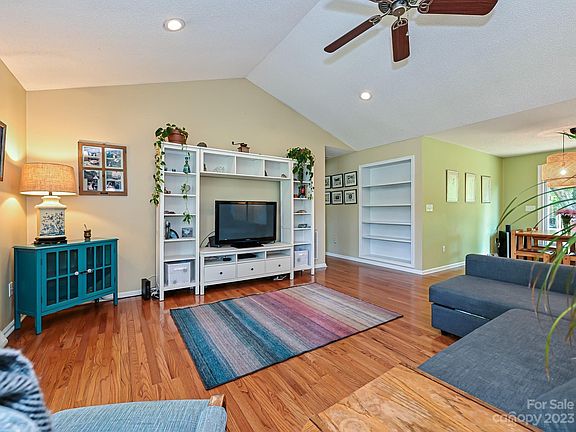 5th image of 3115 Chapman Cir