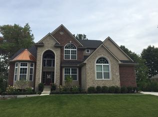 47 Greenan Ln, Lake Orion, MI 48362