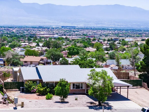 787 Everest Rd SE, Rio Rancho, NM 87124