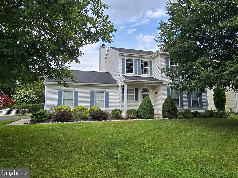 412 Denow Rd — Photo 1