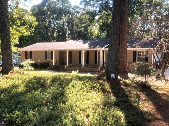 4th image of 209 Heritage Cir