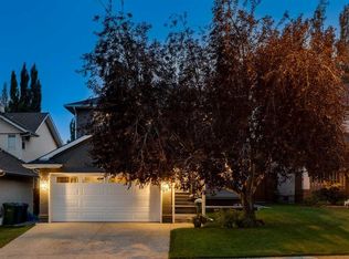 274 SW Mount Assiniboine Pl SE, Calgary, AB T2Z 2N5