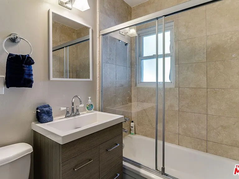 7858 Jamieson Ave — Photo 24