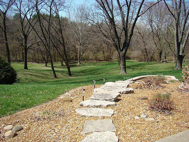 2nd image of 11 Meadowlark Ln
