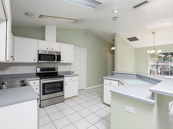 3rd image of 1025 N Palm Cir