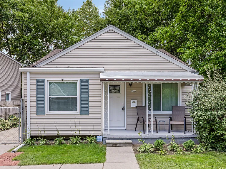 2200 Guthrie Ave — Photo 2