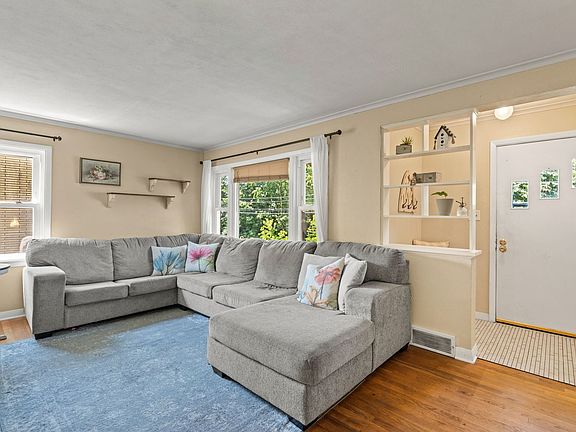 5th image of 1636 32nd St