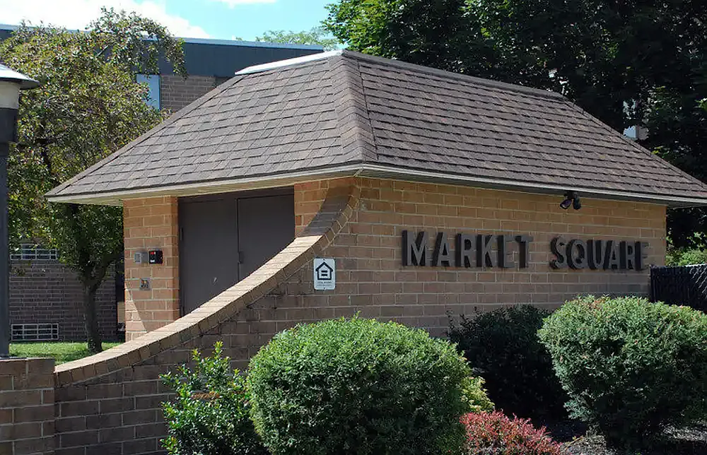 Market Square Apartments — Photo 3