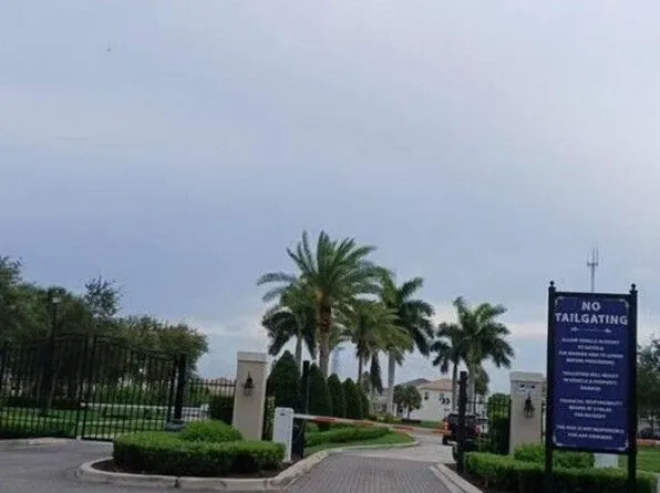 1558 Myrtle Oak Ter, Hollywood, FL 33021