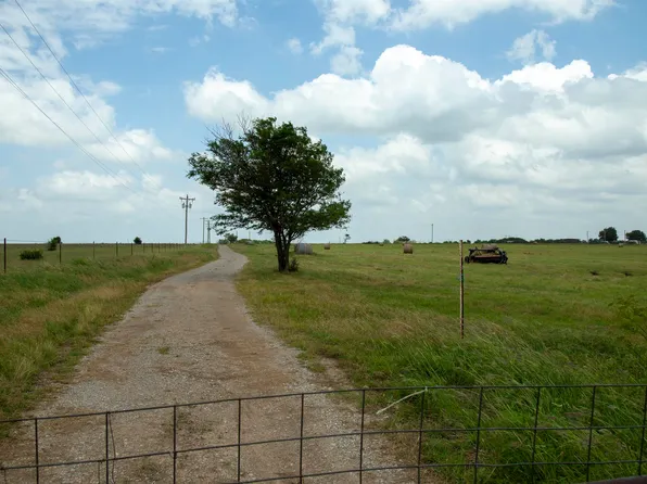 183388 N 2900th Rd, Comanche, OK 73529