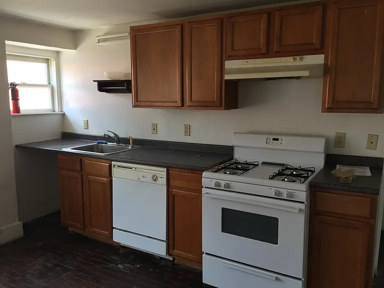 120 Main St. — Photo 1