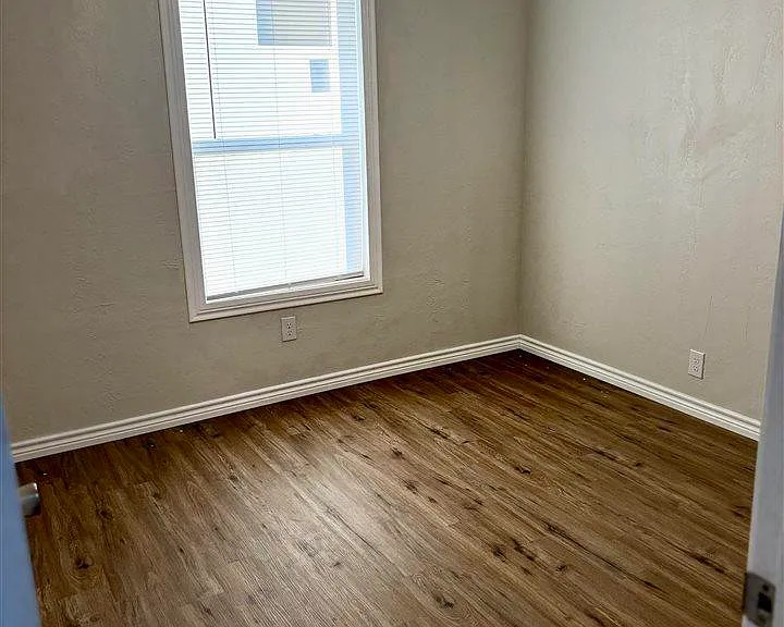 1639 Best Blvd — Photo 9
