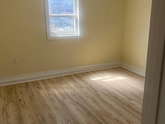 3rd image of 211 Market St #3