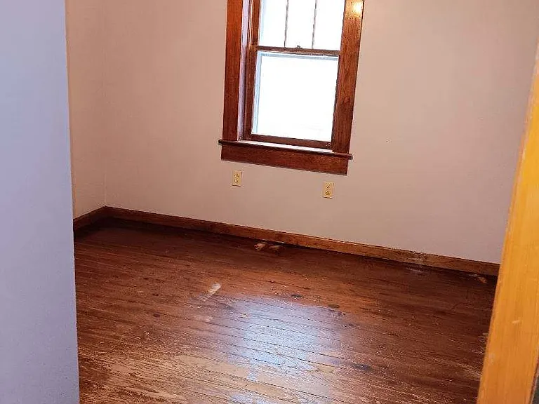 2508 Edgemont Dr — Photo 2