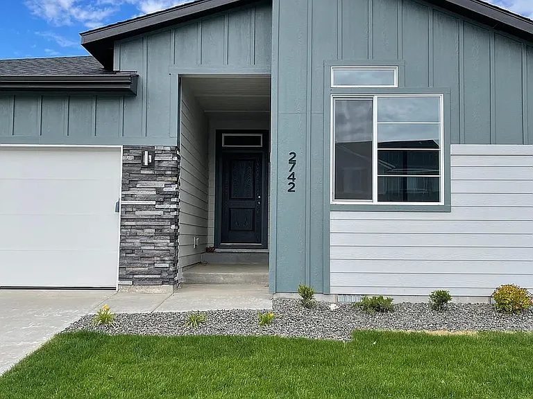 2742 W Balboa Dr — Photo 2