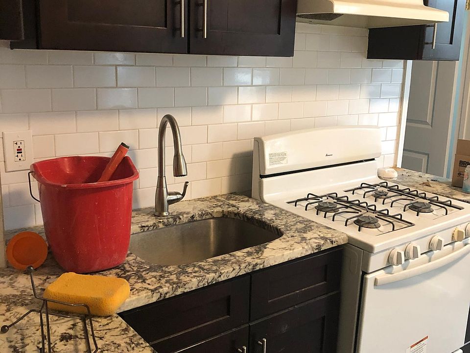 2nd image of 309 Oak St APT 8