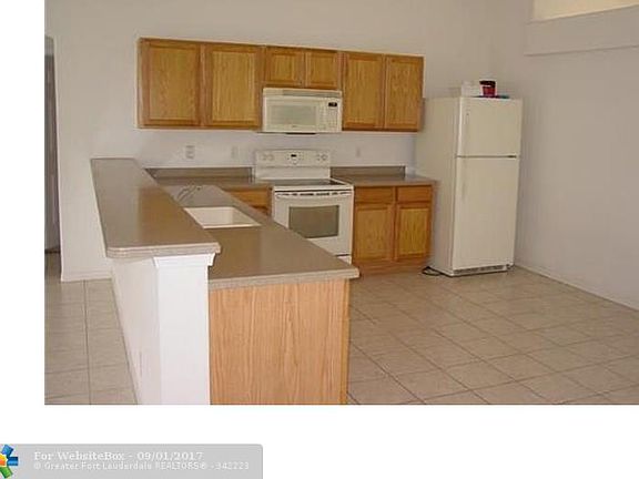 4th image of 627 SW Bradshaw Cir