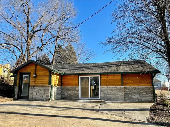 46 Vilas St, Leavenworth, KS 66048