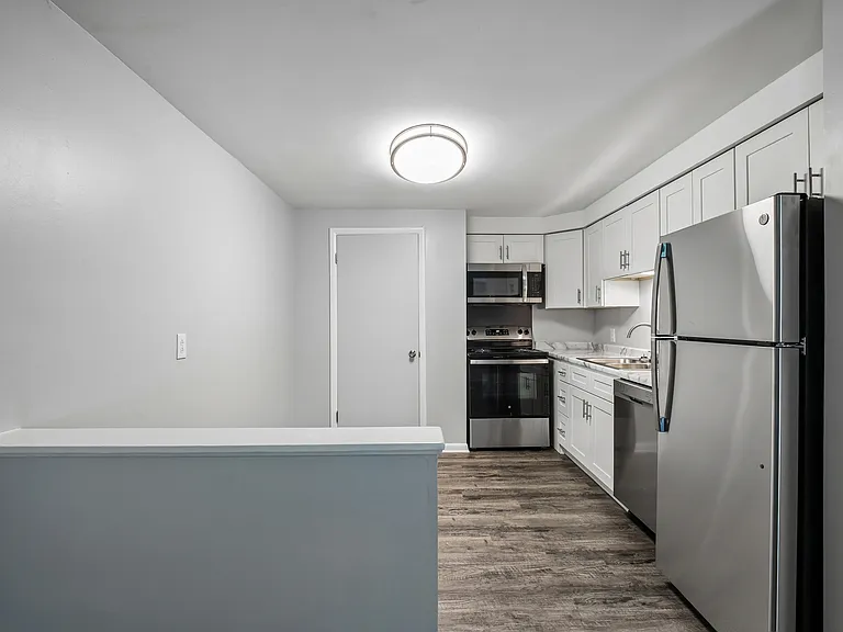 Roberts Park Apartments — Photo 23