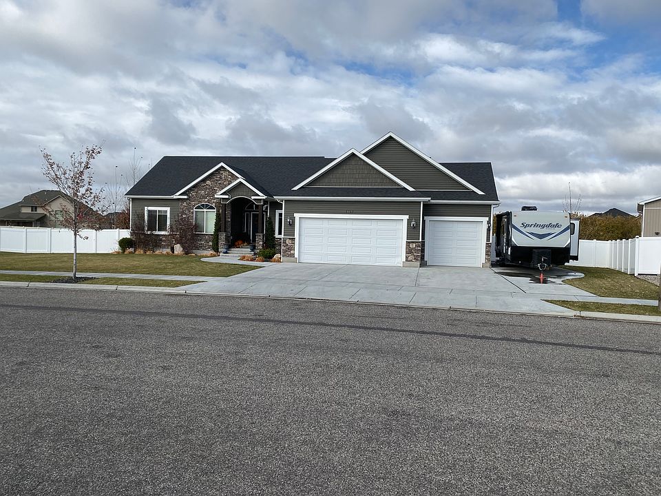 1st image of 3787 E Lakefield Ln