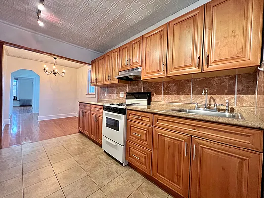 Rented by SERHANT. | media 9