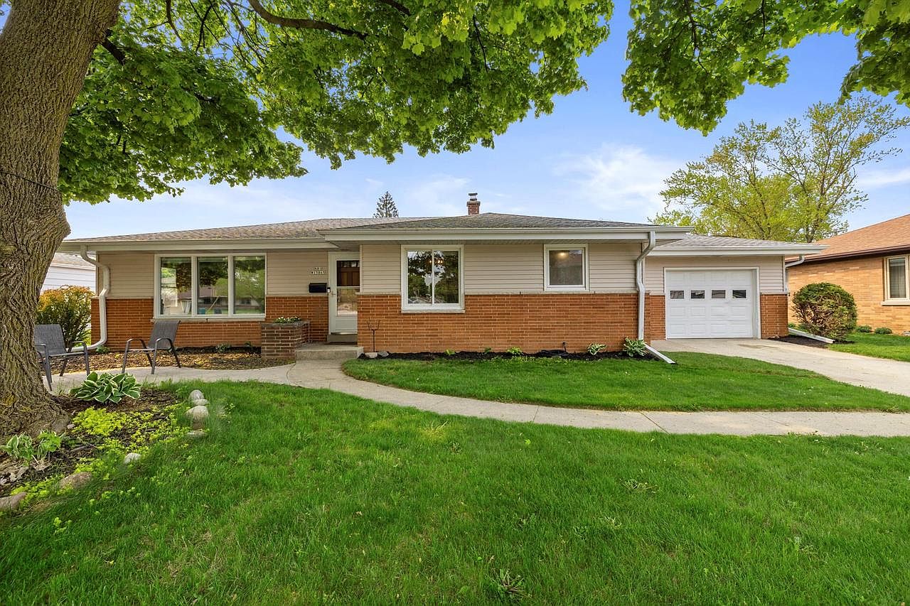 N89W15865 Cleveland AVENUE, Menomonee Falls, WI 53051 | Zillow