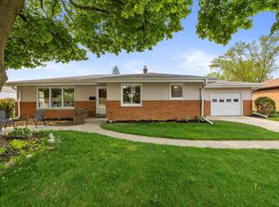 N89W15865 Cleveland Ave, Menomonee Falls, WI 53051