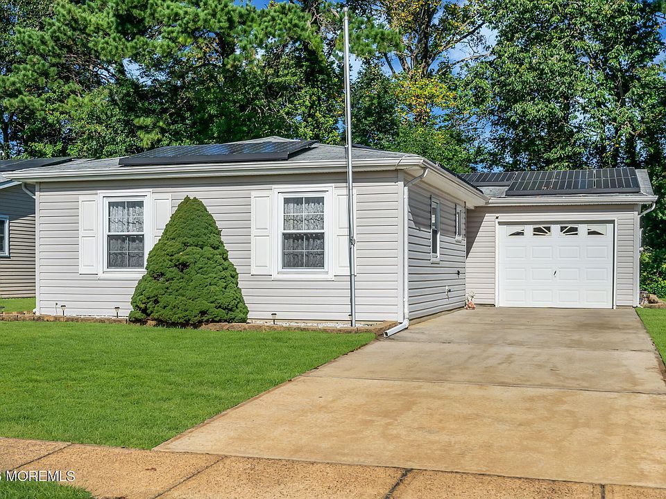 1st image of 135 Courtshire Drive