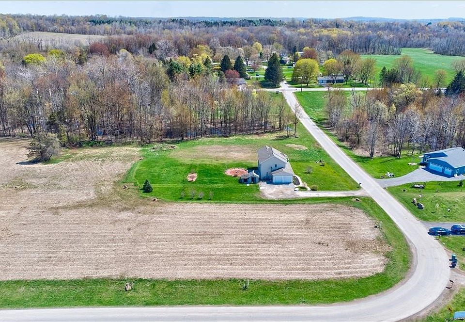 1st image of 11 Greenfield Dr #11