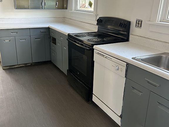 5th image of 308 W Railroad St