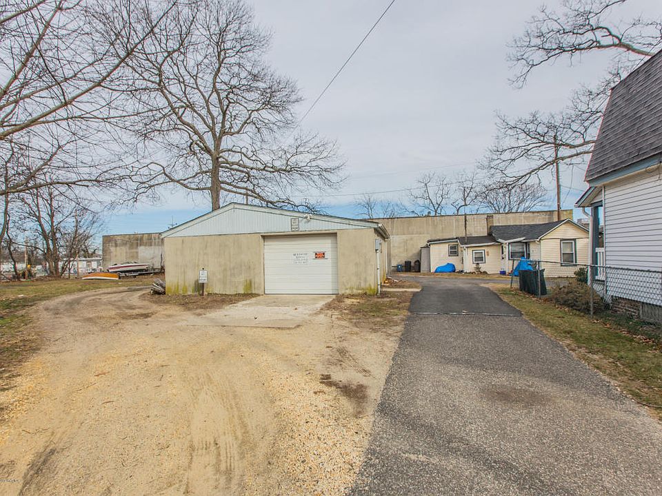 2nd image of 704 4th Ave