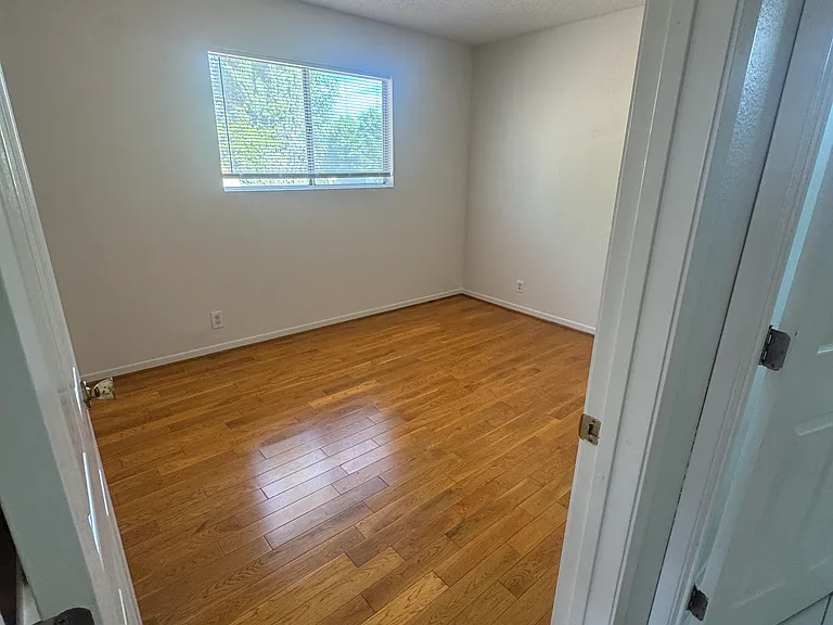 14308 Tiara St — Photo 7