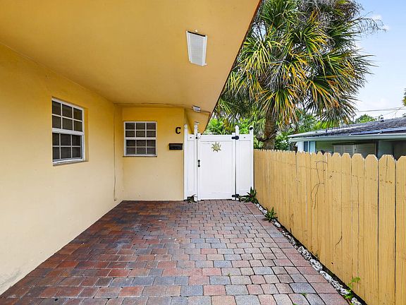 3rd image of 3207 Marine Dr APT C