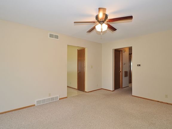4th image of 1827 E Howard Ave