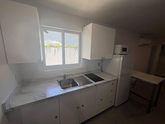 2nd image of 1244 W 27th St #B