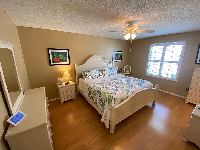 440 Canterbury Ct — Photo 27