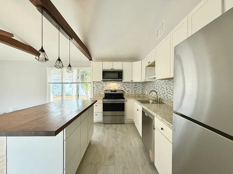 1436 San Juan Ct #B — Photo 7