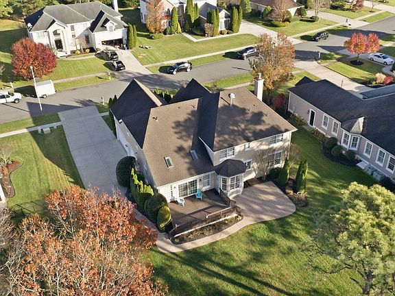 5th image of 25 Pebble Beach Dr