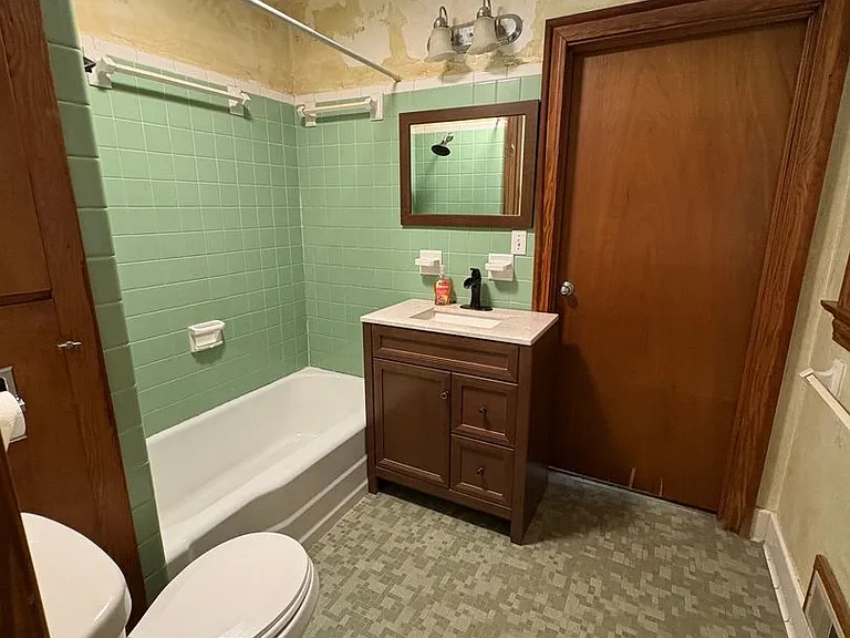 3 bedroom 3 bath in Spartanburg with Lots of Space Workshop in the garage!! — Photo 38