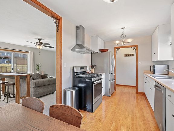 2nd image of 77 Vantroba Dr