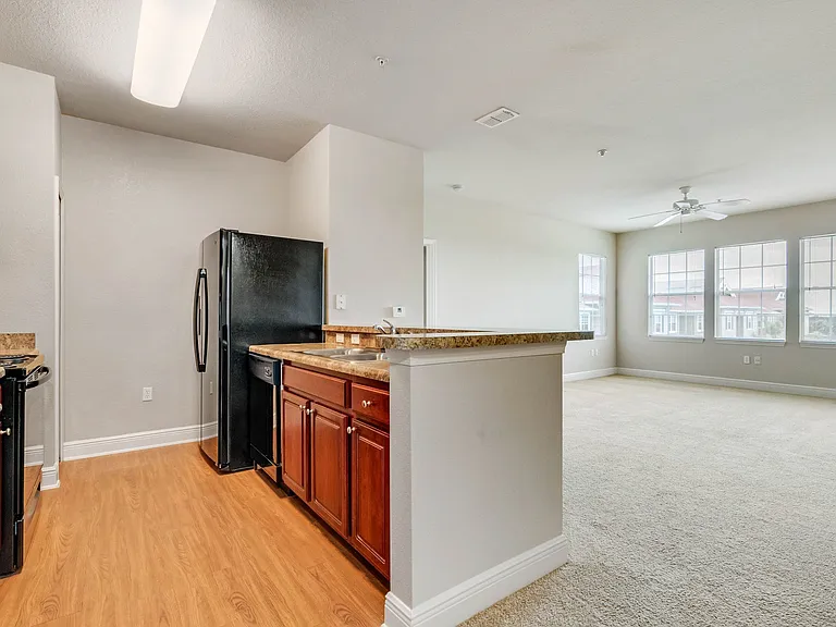 Victoria Park Apartments — Photo 24
