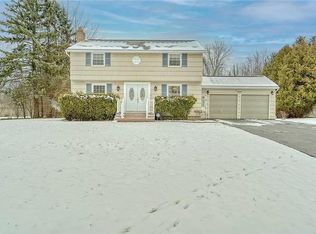 150 Viennawood Dr, Rochester, NY 14618