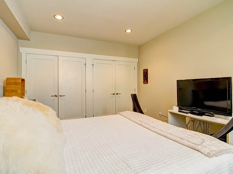 414 N Harrison St — Photo 22