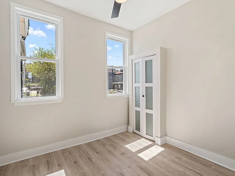 343 Ella St — Photo 10