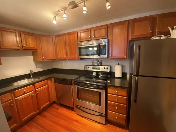 200 Manning St APT 2B, Hudson, MA 01749