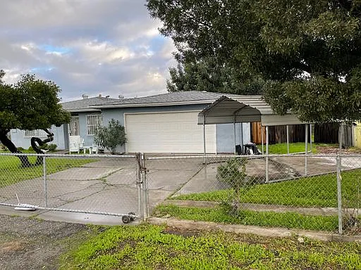 3048 S Harris Ave — Photo 2