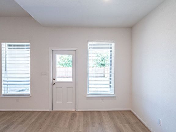 5th image of 1069 Blue Oak Blvd